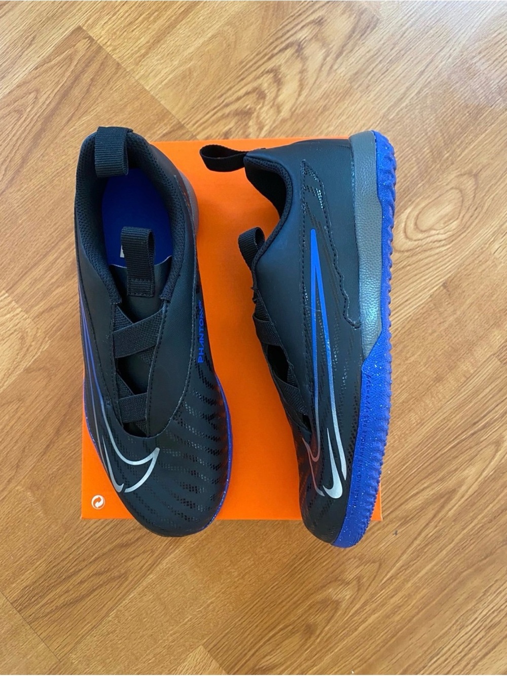 Nike Kids Black and Blue Indoor Soccer Shoes Sz 4